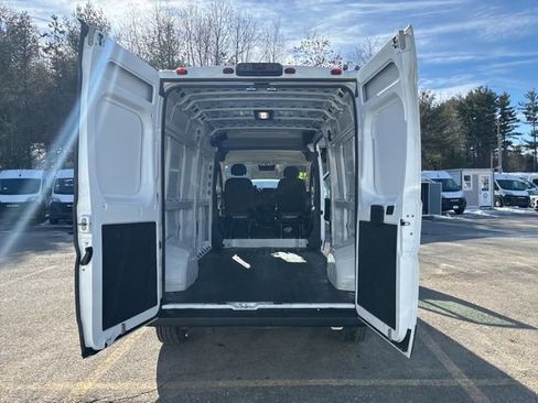 Used 2025 RAM ProMaster 2500 w/ Convenience Group image 12