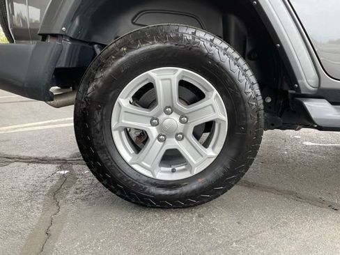 Used 2022 Jeep Wrangler Unlimited Sport AWD/4WD image 32