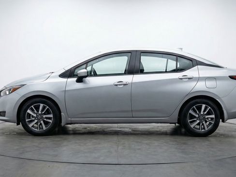 Used 2025 Nissan Versa SV FWD image 5