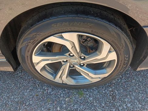 Used 2018 Honda Accord EX image 32