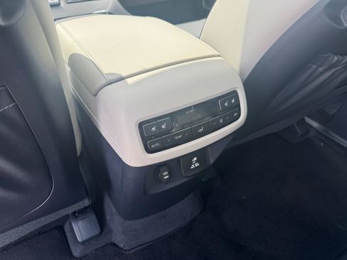 Used 2022 Hyundai Palisade Limited FWD image 12