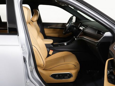 Used 2024 Jeep Grand Cherokee L Summit w/ Advanced Protech Group IV image 33