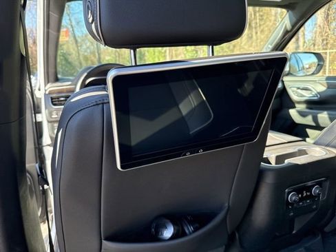 Used 2024 Chevrolet Suburban Premier image 43