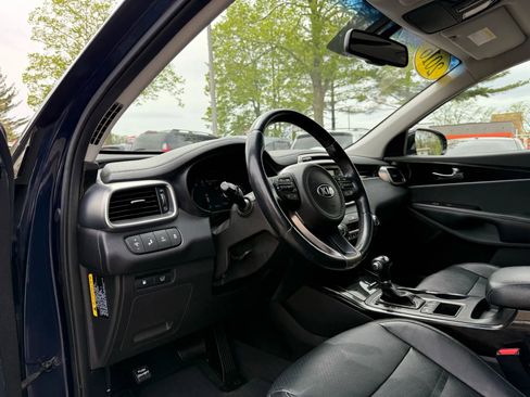 Used 2016 Kia Sorento EX w/ EX Premium Package image 10