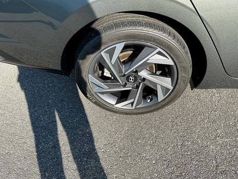 Used 2024 Hyundai Elantra SEL w/ Convenience Package image 25