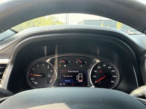 Used 2023 GMC Acadia SLE image 15