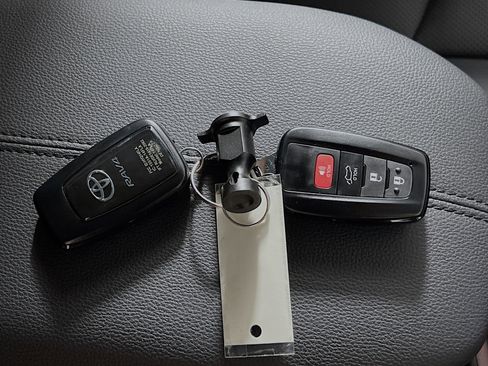 New 2024 Toyota RAV4 Limited image 37