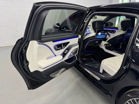 Used 2023 Mercedes-Benz Maybach S 680 4MATIC w/ Manufaktur Leather Package image 37