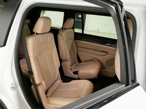 Used 2023 Jeep Grand Cherokee L Limited w/ Black Appearance Package image 31