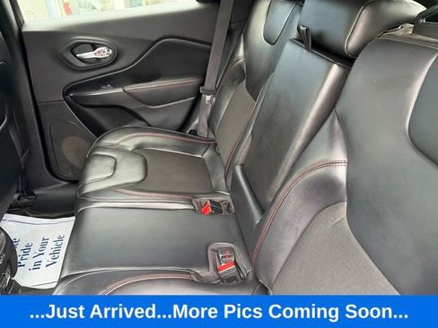 Used 2020 Jeep Cherokee Trailhawk w/ Cold Weather Group AWD/4WD image 9