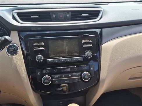 Used 2015 Nissan Rogue SV AWD/4WD image 10
