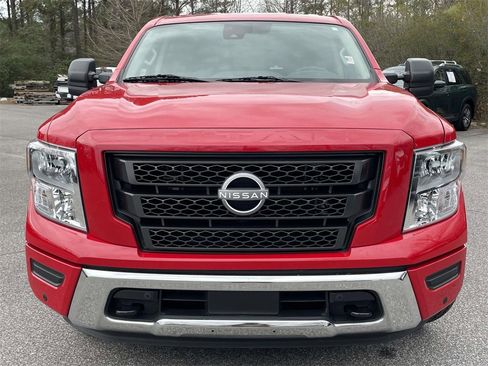 Used 2024 Nissan Titan SV w/ SV Convenience Package image 8
