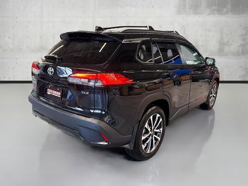 Used 2025 Toyota Corolla Cross XLE image 5
