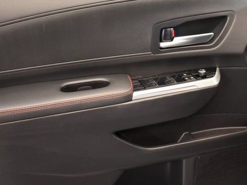 Certified 2025 Toyota Sienna XSE image 10