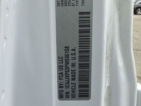 Used 2023 Jeep Wrangler Unlimited Sahara w/ Cold Weather Group image 17