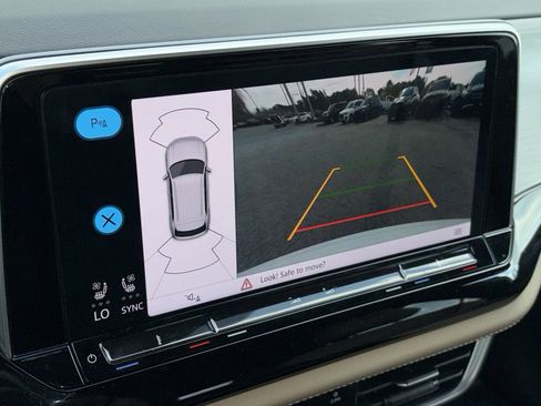 Used 2024 Volkswagen Atlas Cross Sport SE image 5