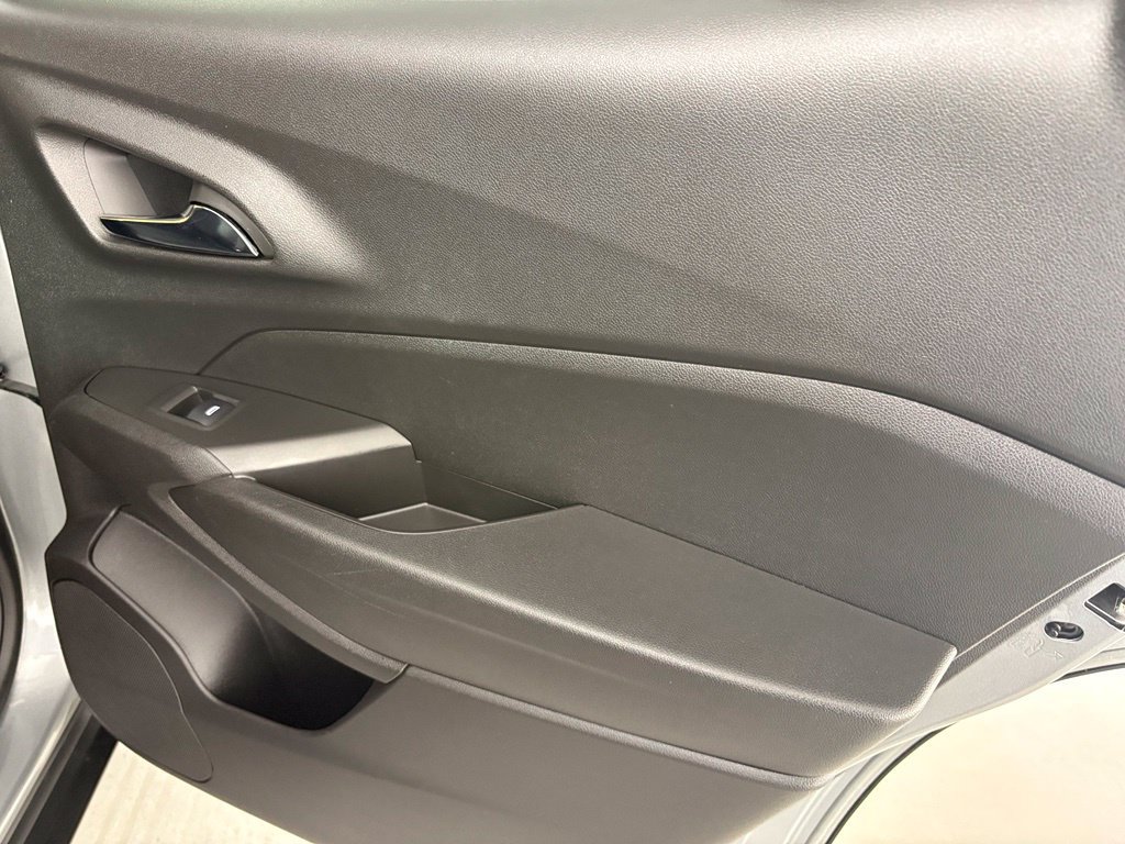 Used 2024 Chevrolet Trax LT FWD image 43