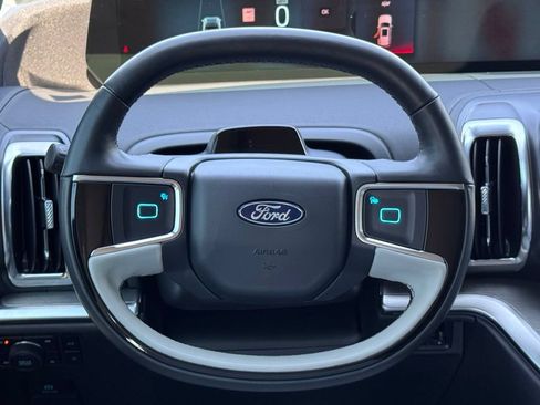 Used 2025 Ford Expedition Max Platinum w/ Driver's Package AWD/4WD image 6