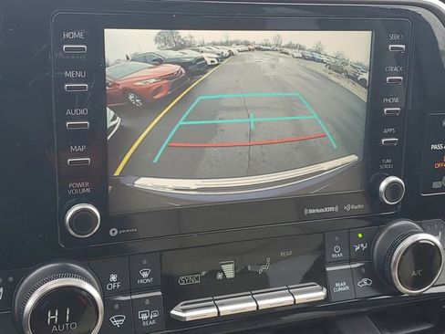 Used 2020 Toyota Highlander XLE image 27