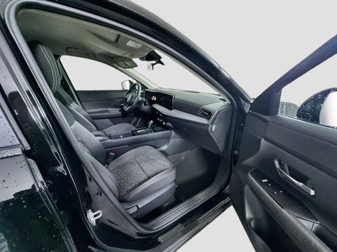 Used 2025 Nissan Kicks SV FWD image 29