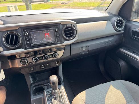 Used 2018 Toyota Tacoma SR5 AWD/4WD image 26