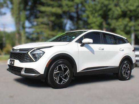 Used 2023 Kia Sportage LX AWD/4WD image 3