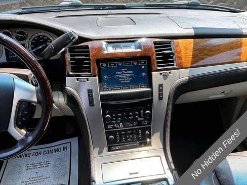 Used 2011 Cadillac Escalade Platinum AWD/4WD image 6