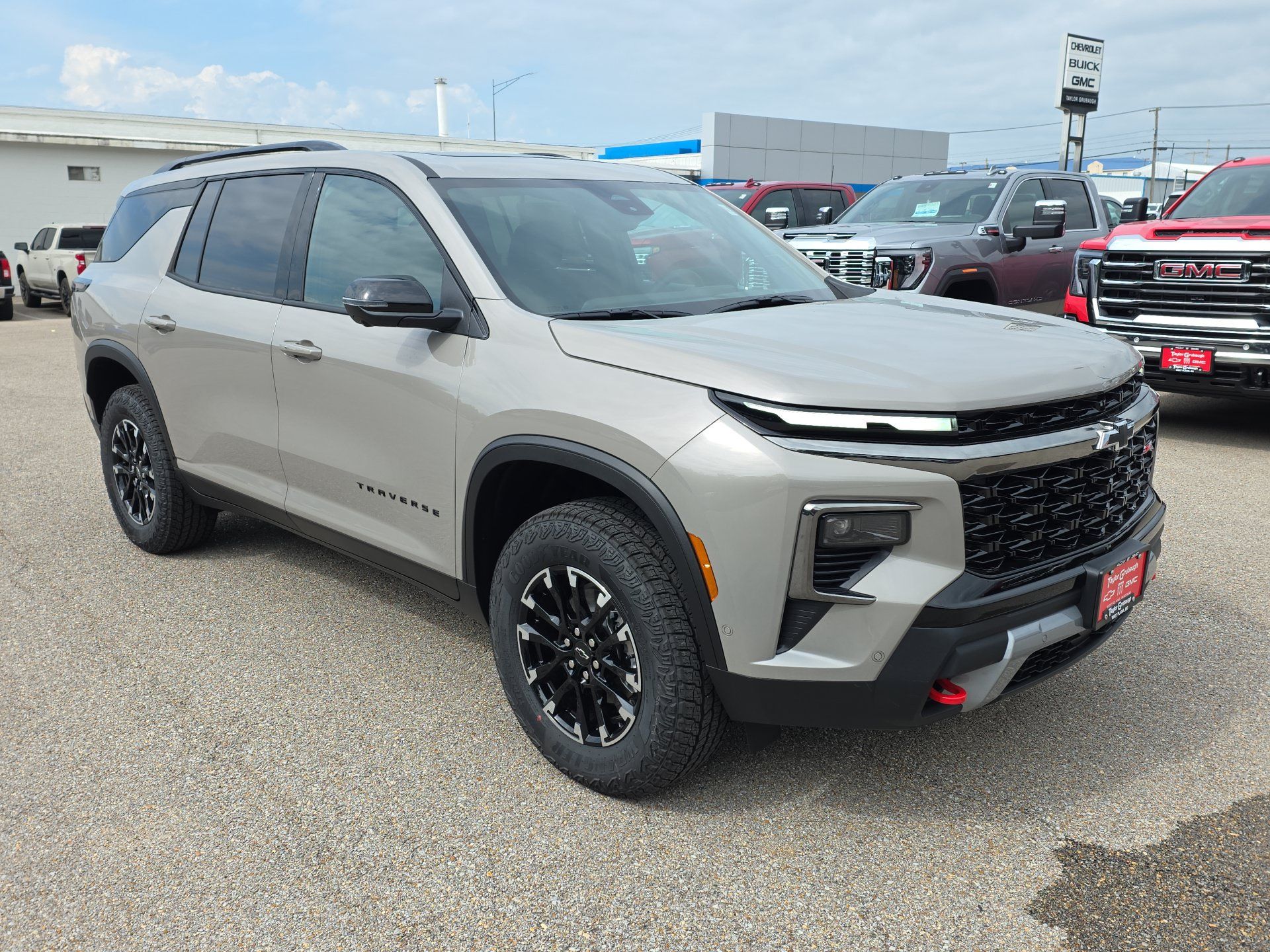 New 2026 Chevrolet Traverse Z71 w/ Enhanced Driving Package AWD/4WD image 2