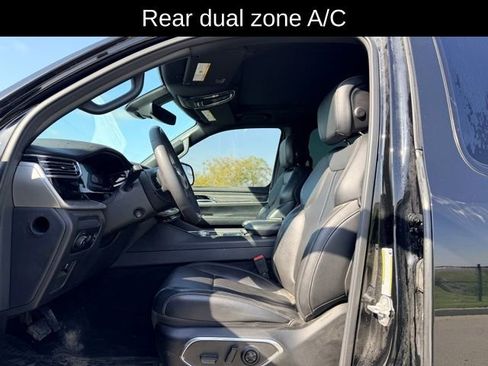 Used 2022 Jeep Wagoneer Series II AWD/4WD image 8