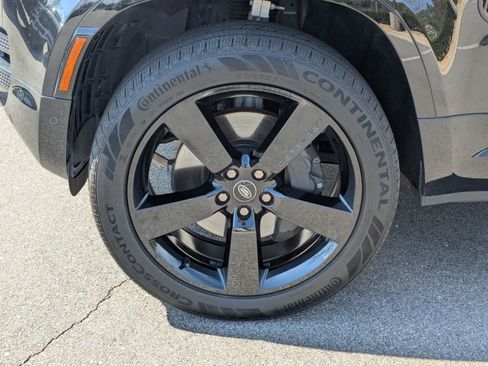 Used 2024 Land Rover Defender 130 X-Dynamic SE image 10