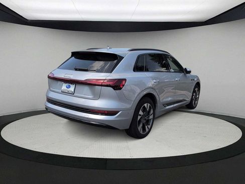 Used 2022 Audi e-tron Premium w/ Convenience Plus Package AWD/4WD image 8