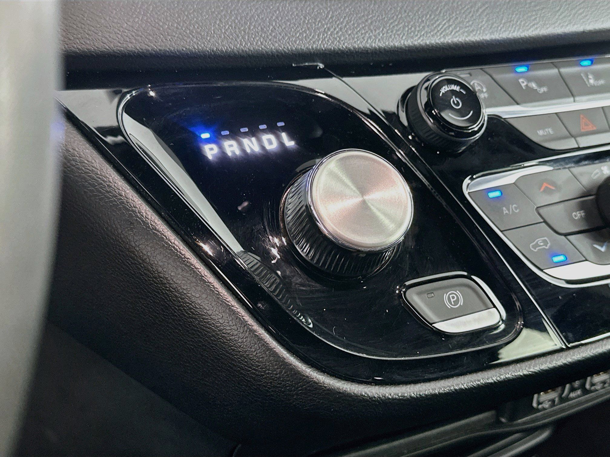 Used 2025 Chrysler Pacifica Select FWD image 24