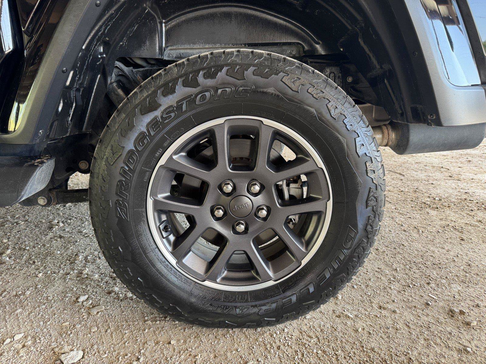 Used 2020 Jeep Gladiator Overland AWD/4WD image 47