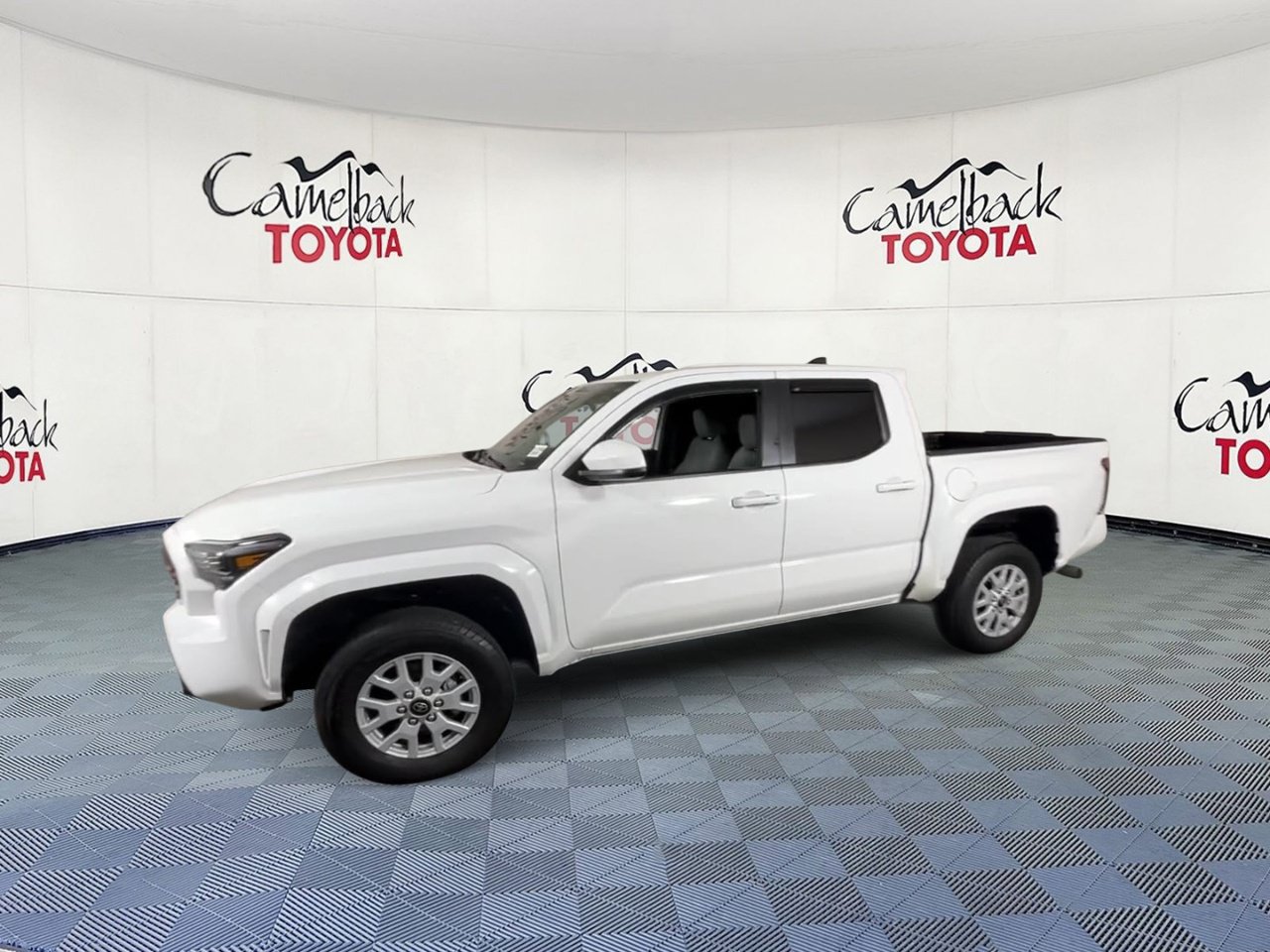 Used 2025 Toyota Tacoma SR5 AWD/4WD image 7