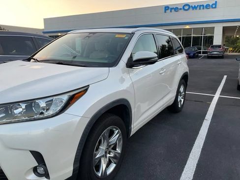 Used 2019 Toyota Highlander Limited FWD image 11
