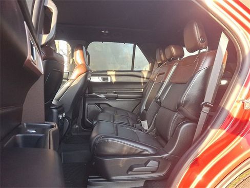 Used 2020 Ford Explorer Platinum w/ Premium Technology Package image 10