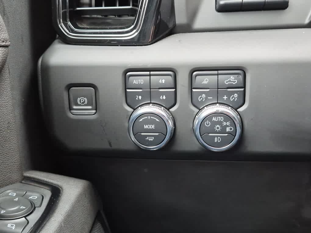 Used 2023 GMC Sierra 1500 AT4 w/ Technology Package AWD/4WD image 23