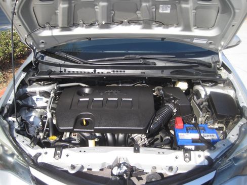 Used 2017 Toyota Corolla SE FWD image 13