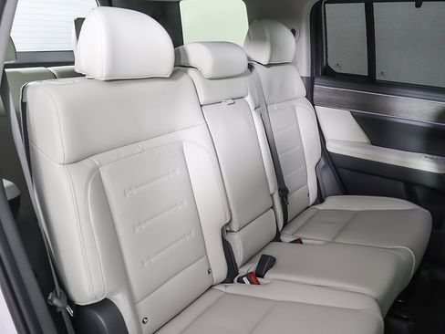 Certified 2025 Hyundai Santa Fe Limited image 36