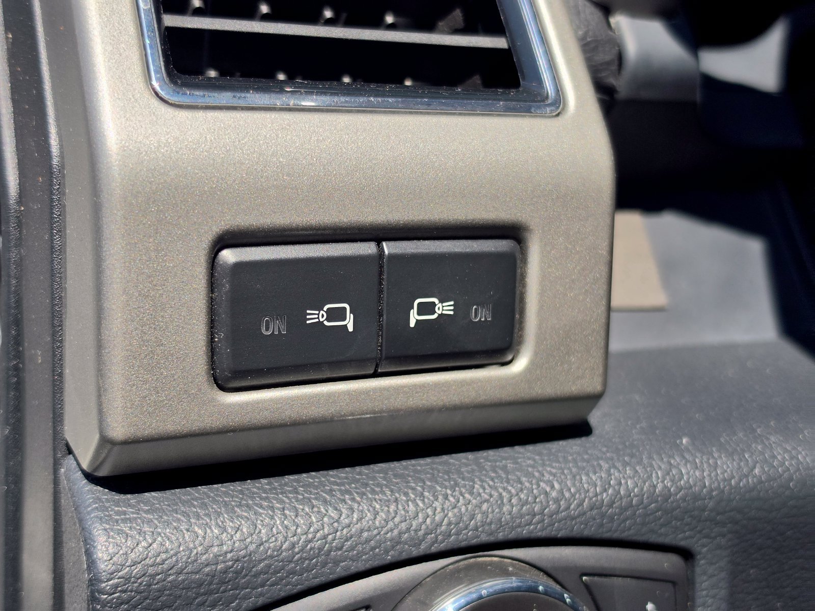 Used 2022 Ford F350 Lariat w/ Lariat Ultimate Package AWD/4WD image 12