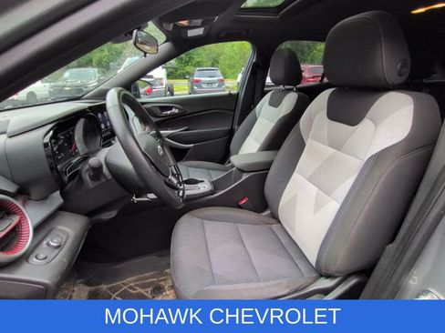 Used 2024 Chevrolet Trax RS w/ Sunroof Package FWD image 9
