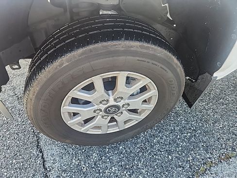 Certified 2024 Toyota Tacoma SR5 image 9