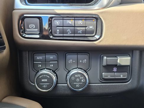 New 2026 GMC Yukon XL Denali Ultimate AWD/4WD image 18