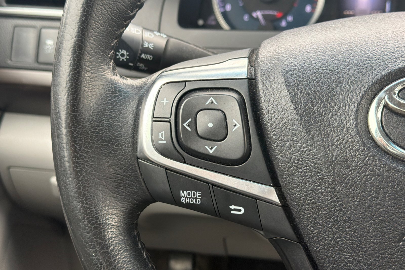 Used 2015 Toyota Camry XLE FWD image 29