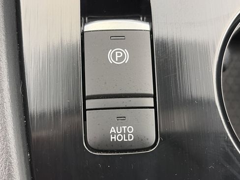 Certified 2025 Nissan Rogue SV image 24