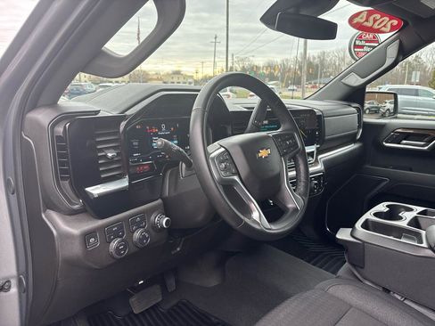 Used 2024 Chevrolet Silverado 1500 LT image 9