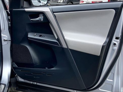 Used 2018 Toyota RAV4 XLE image 23