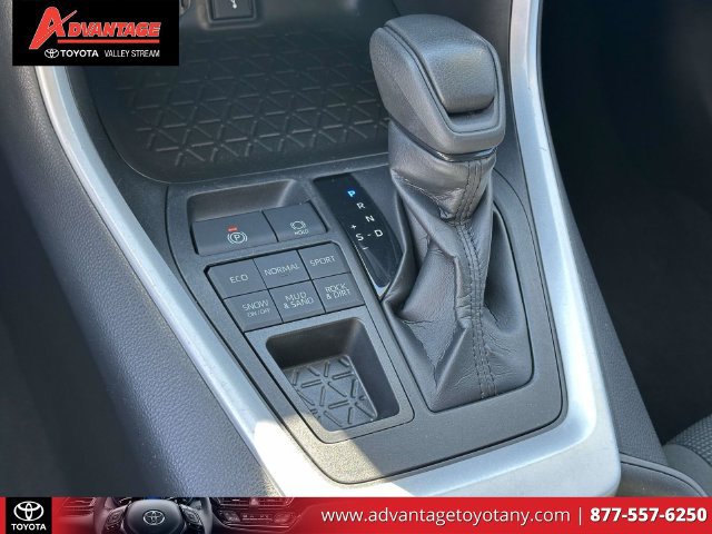 Certified 2022 Toyota RAV4 LE AWD/4WD image 34