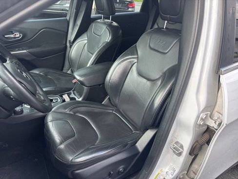 Used 2019 Jeep Cherokee Limited w/ Technology Group AWD/4WD image 10