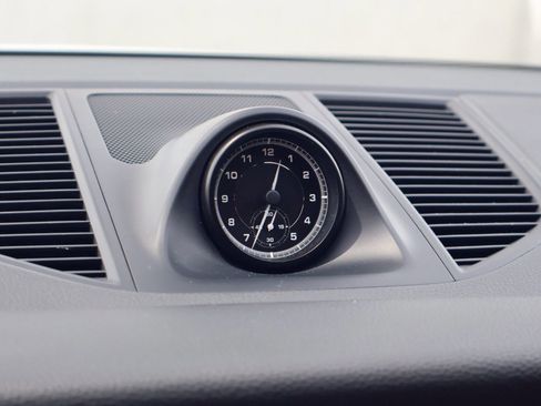 Certified 2025 Porsche Macan image 28